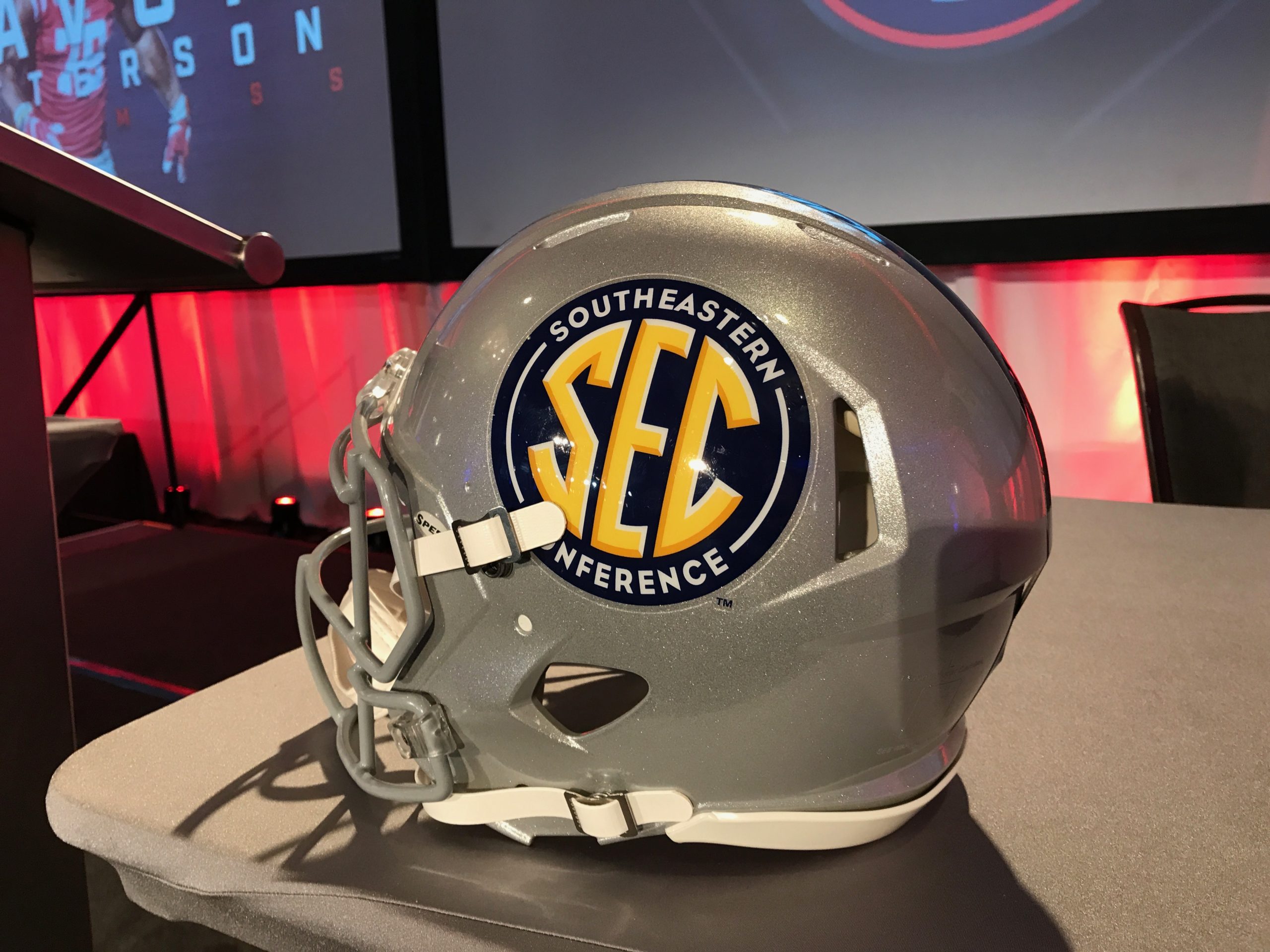 AP All-SEC Awards – Auburn and Georgia win individual awards, Alabama leads first-team